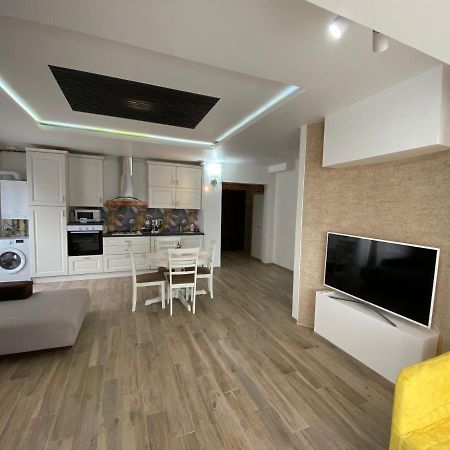 Sunny Deluxe Apartment Cosmopolis Stefanestii de Jos Buitenkant foto