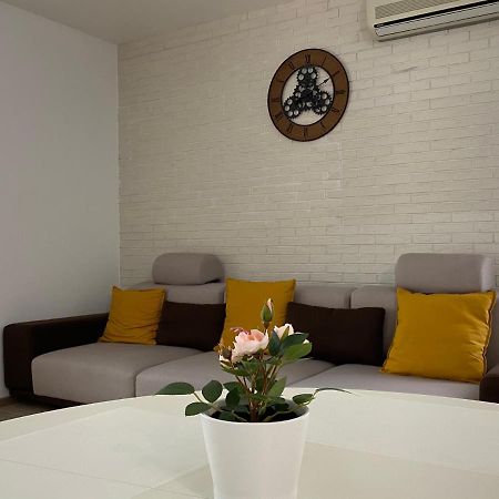 Sunny Deluxe Apartment Cosmopolis Stefanestii de Jos Buitenkant foto
