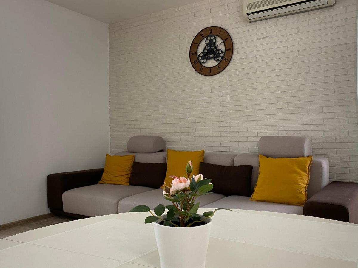 Sunny Deluxe Apartment Cosmopolis Stefanestii de Jos Buitenkant foto