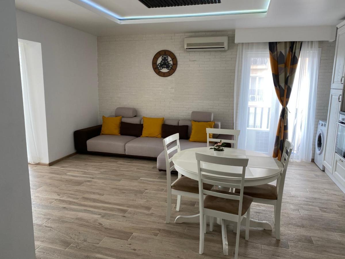 Sunny Deluxe Apartment Cosmopolis Stefanestii de Jos Buitenkant foto